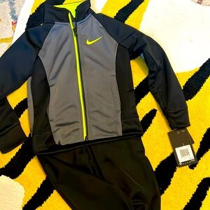 Brand New! Nike Set 3T